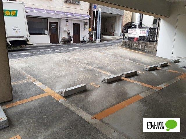 ブランドール大井手（402） 駐車場