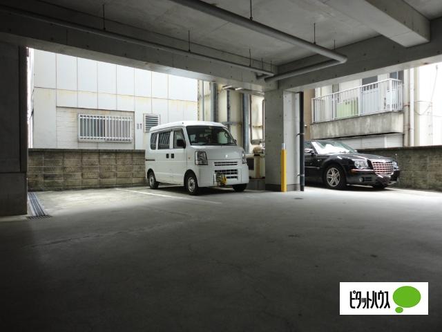 クオーレ中川（201） 駐車場