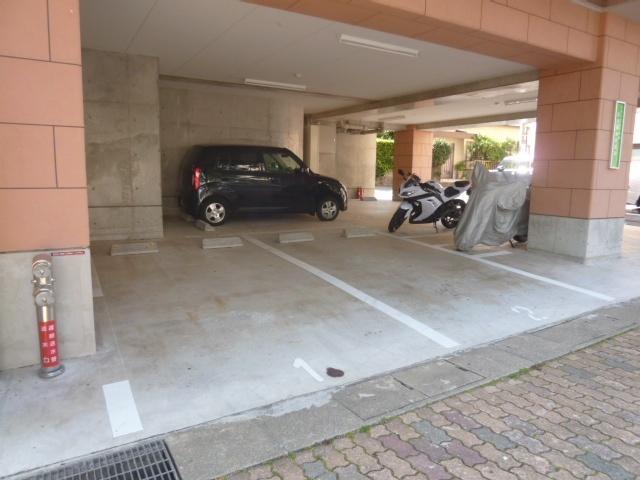 スカイコート西山（901） 駐車場
