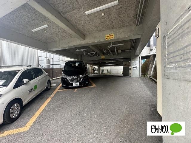 ガーデン千歳（302） 駐車場