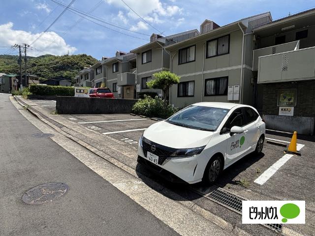 グレープハウス（202） 駐車場