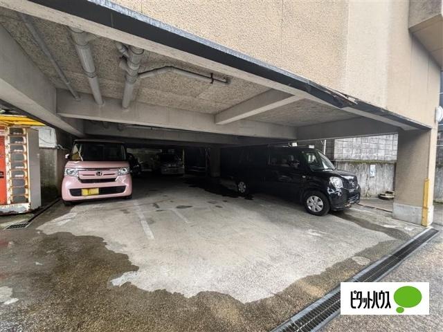 ウィング片淵（202） 駐車場