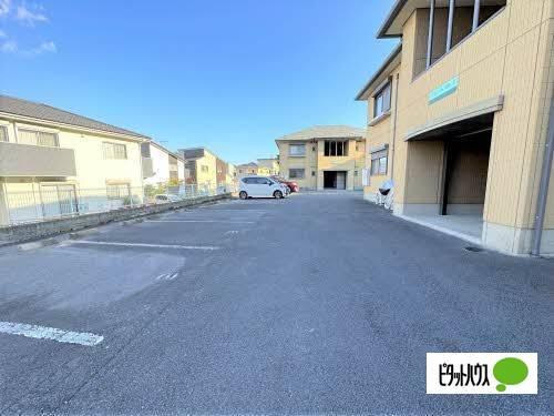 バリュージュ河島　Ｂ棟（101） 駐車場