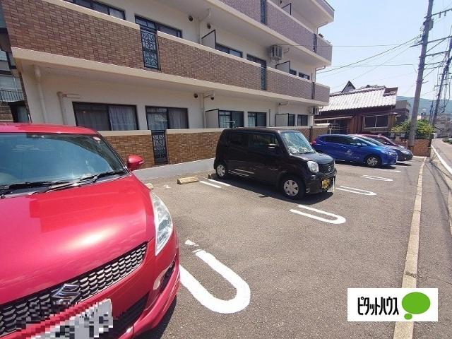 パル・コート（303） 駐車場