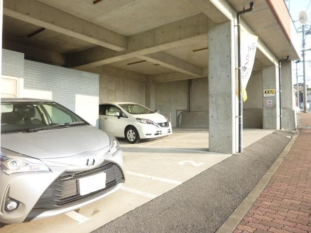 ハイツプリメーラ（1C） 駐車場