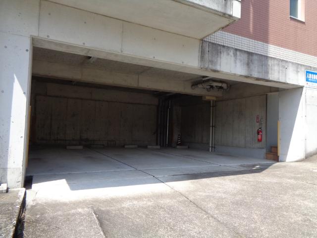 スカイヒルズ青山（B-202） 駐車場