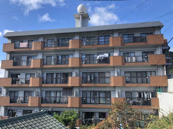 前棟に日差しを遮るものが無いため明るさを十分に確保できる外観