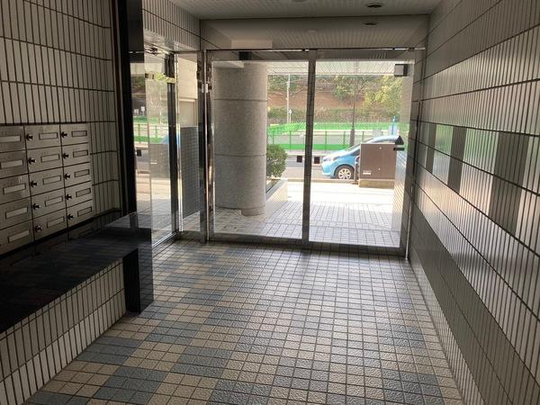 エステートモア平和公園 エントランス