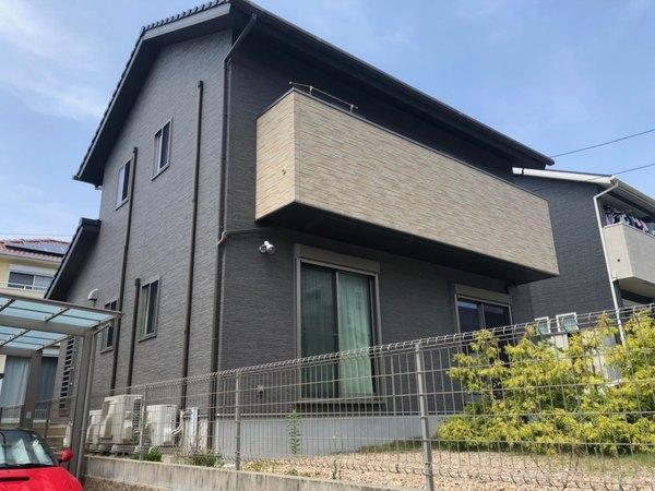 グレーの素敵な外観です