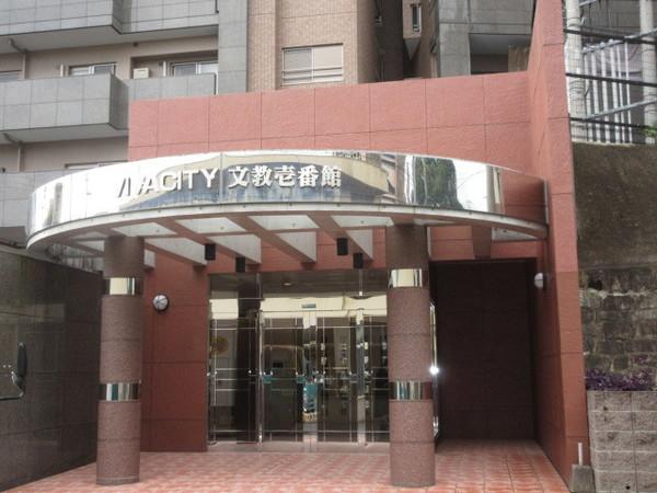 見た目が豪華なエントランス。安心のオートロック付きです。