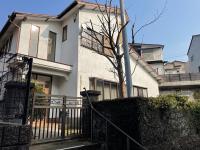 敷地７４坪。木造２階建ての上物付き