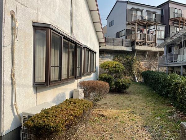 敷地７４坪。木造２階建ての上物付き