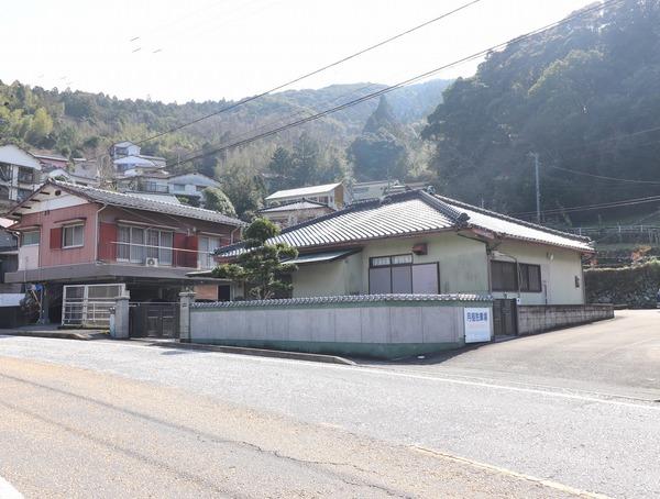 隣のアパートも別途販売中です。