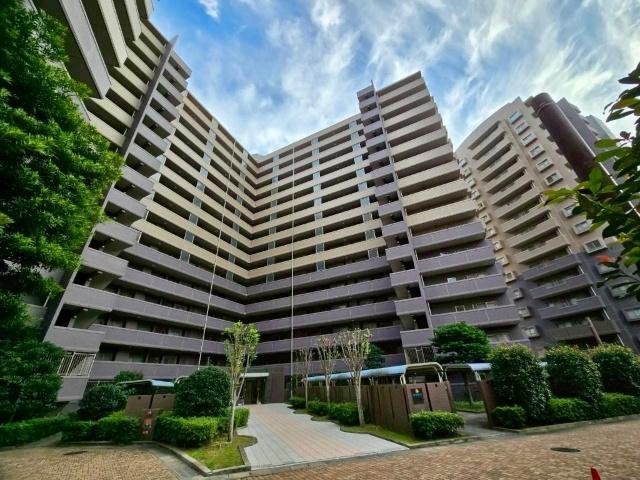 住環境良好で幅広い年代の方に人気のマンションです☆