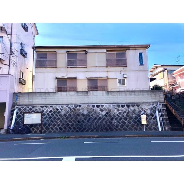 軽量鉄骨造２階建ての邸宅です。