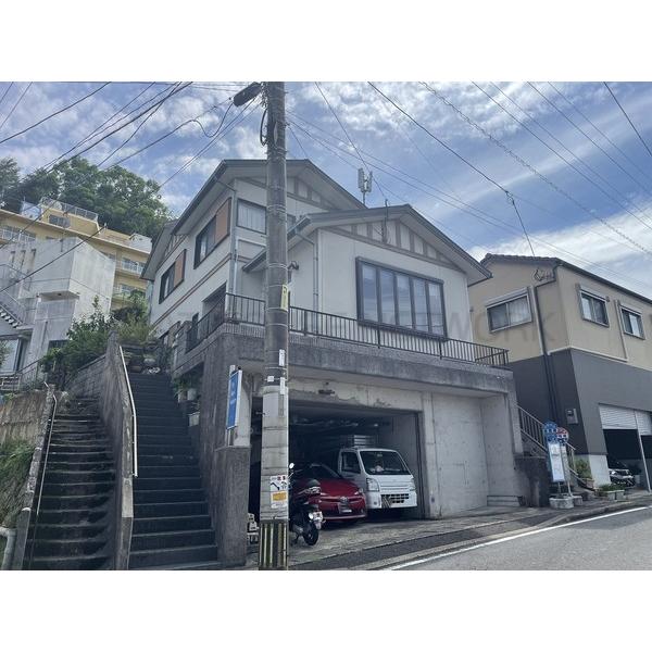 ハウスメーカー施工の邸宅です。