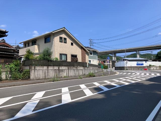 東町戸建 前面道路含む現地写真