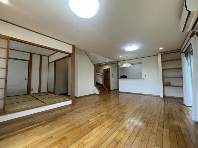 三原2丁目戸建 リビング