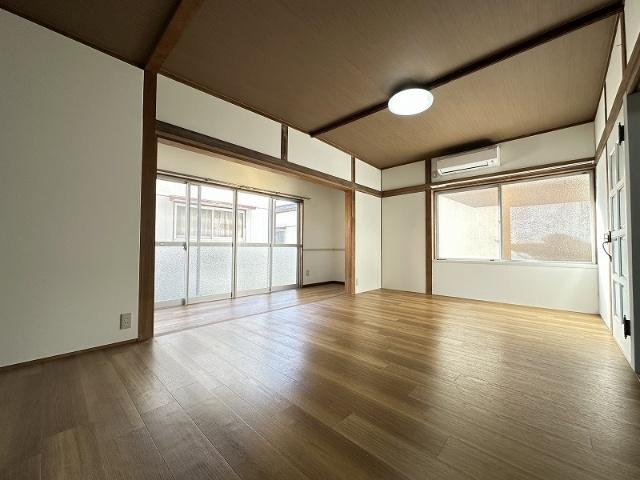 大手2丁目戸建 リビング