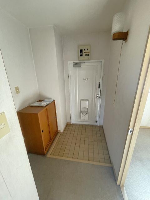 ボンヌール泉町マンション（302） 玄関