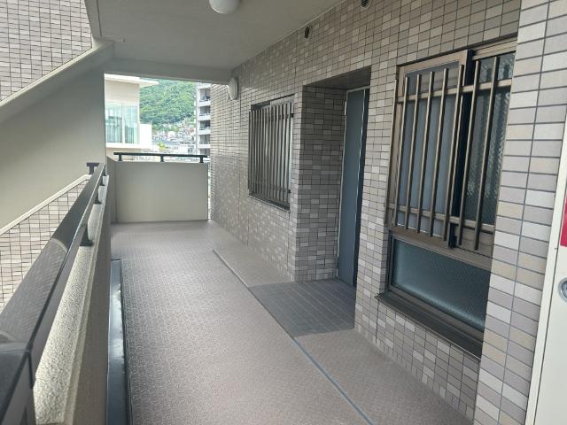 サーパス新大工 玄関