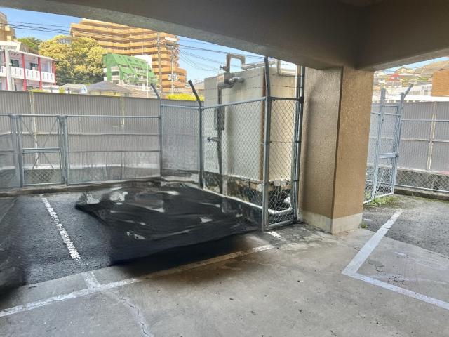 葉山ロイヤルハイツ 駐車場