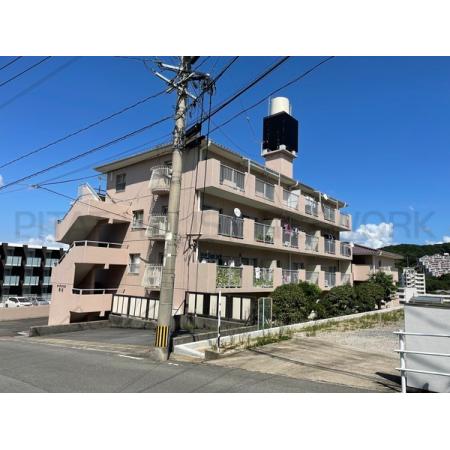 明るく風通しの良い場所に位置しております