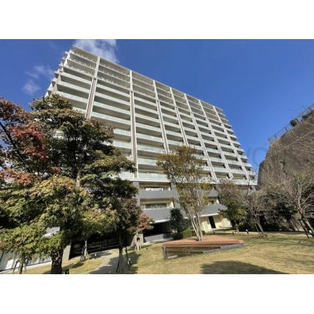 重厚感のある14階建てのマンション♪陽をた