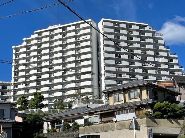 陽の光をたっぷり浴びれる造りの外観です。