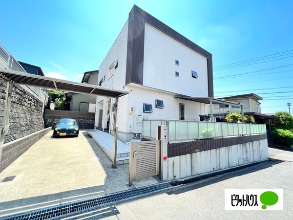 角地の高台です。日当たり良好ですね