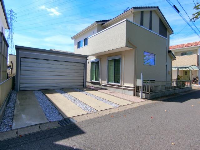 ガレージ内２台・外２台