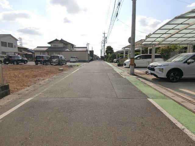那加不動丘２丁目１６３番土地 前面道路含む現地写真