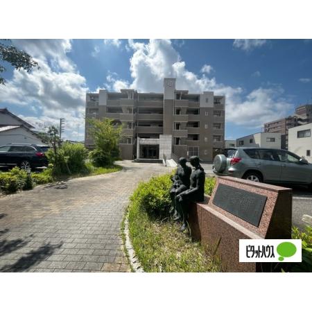 低層タイプのマンションです