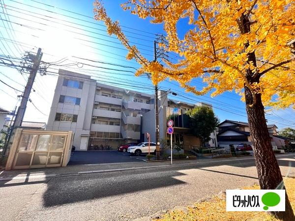 4階建ての低層マンション