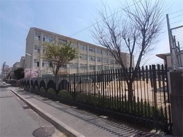 神戸市立本庄中学校：214m