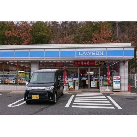 ローソン 泉台南店：715m