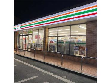 ファミリーマート 緑地公園駅東店：5915m