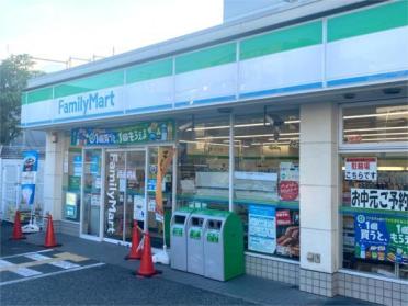 ファミリーマート 豊中本町五丁目店：377m