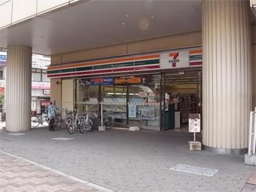 セブンイレブン神戸JR住吉駅前店：117m