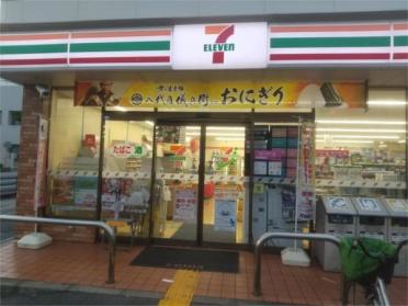 セブン-イレブン 豊中服部南町４丁目店：239m