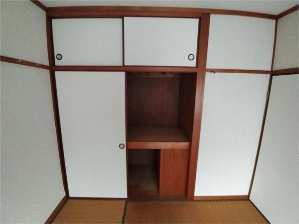 西河野貸家東 収納