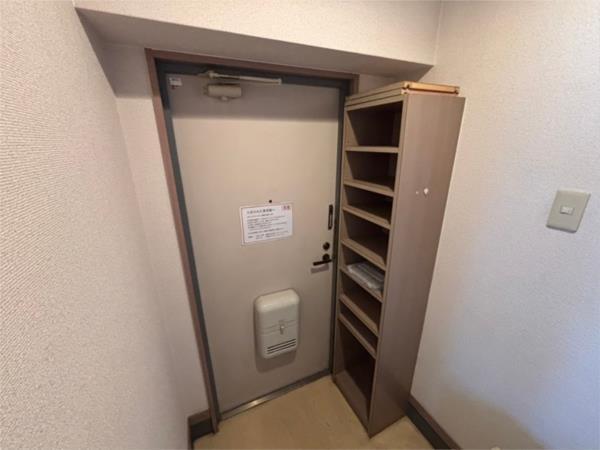リバーパレス浜田 玄関