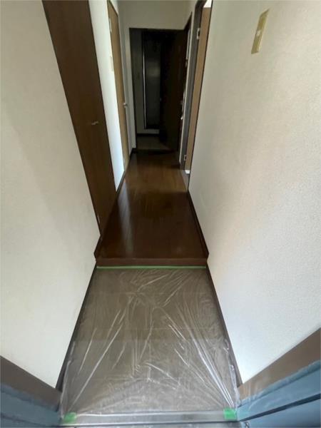 クリスタル西庄 玄関
