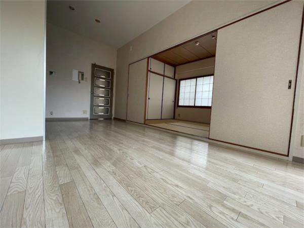 クリーンピア西二階町（正木ビル） リビング