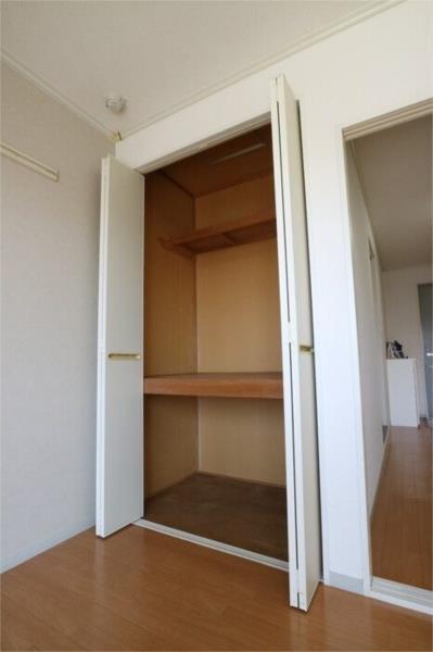 ロイヤルハイツII 収納
