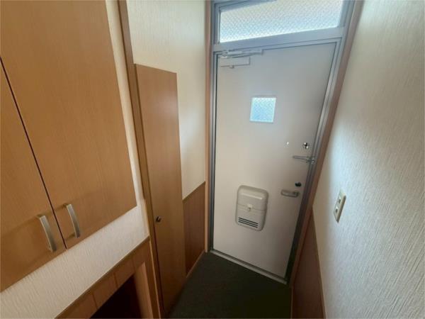 丸萬二番館 玄関