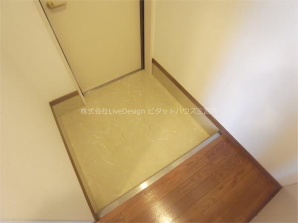 Kitano Flats Plus 玄関
