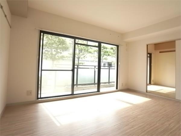 ガーデンハイツ桃山台弐番館 リビング