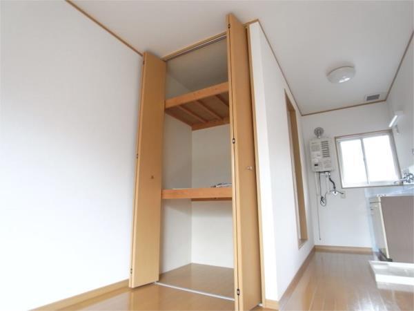 神戸市灘区一王山町アパート 収納