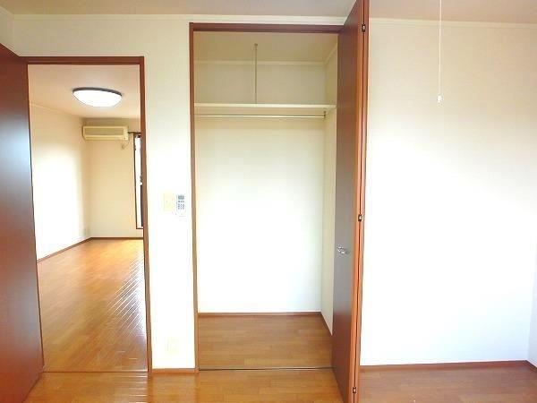 BIRD LAND たまで Ａ・Ｂ棟 収納